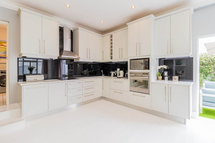 3 Bedroom Property for Sale in Fresnaye Western Cape